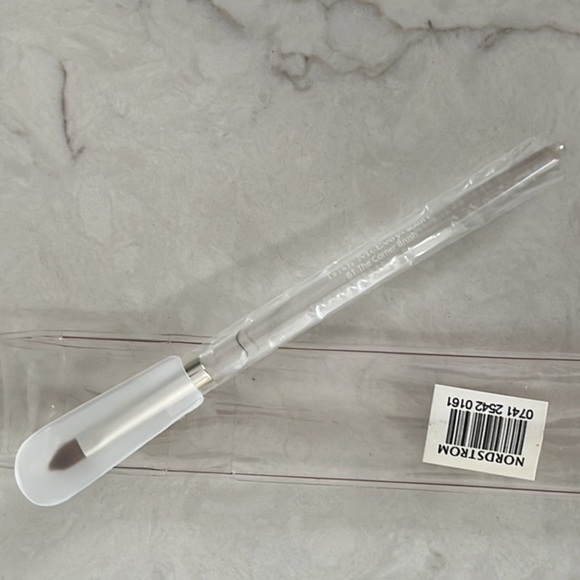 Trish McEvoy Brush The Corner Brush 61 - Picture 7 of 8